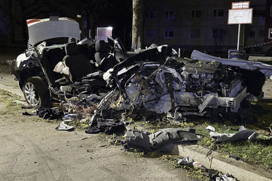 Der Jaguar wurde bei dem Crash vollständig zerstört.