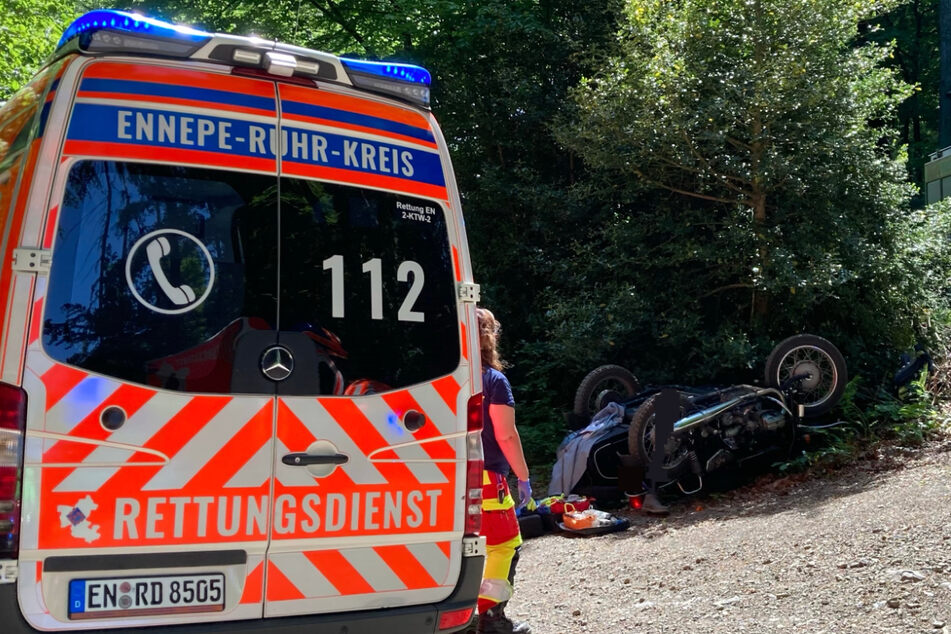 Der Fahrer des Motorrads hat sich bei dem Unfall in Hattingen schwer verletzt.