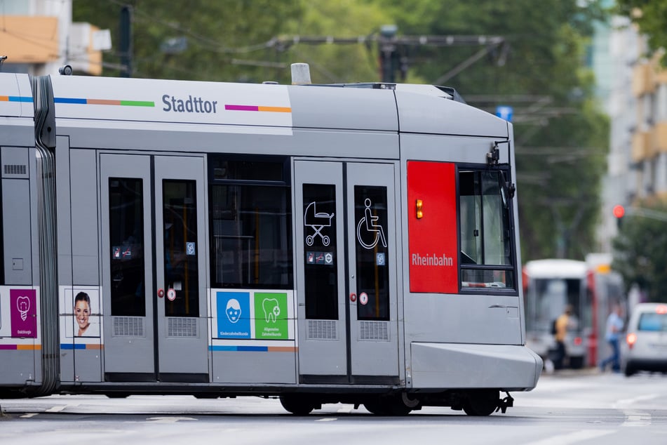 Noch ist unklar, wieso die Straßenbahn plötzlich nach links abbog. (Symbolfoto)