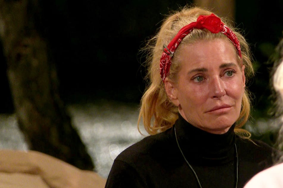 Giulia Siegel (50) bangt um ihren Hof-Exit und schmeißt sich deshalb an Erzfeind Paco heran.