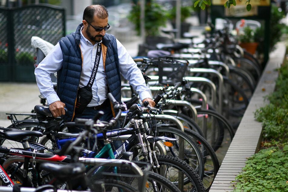Dass Sadaat zurzeit für Restaurants arbeitet, anstatt die Regierung zu vertreten oder für internationale Firmen zu arbeiten, scheint ihn nicht zu stören.