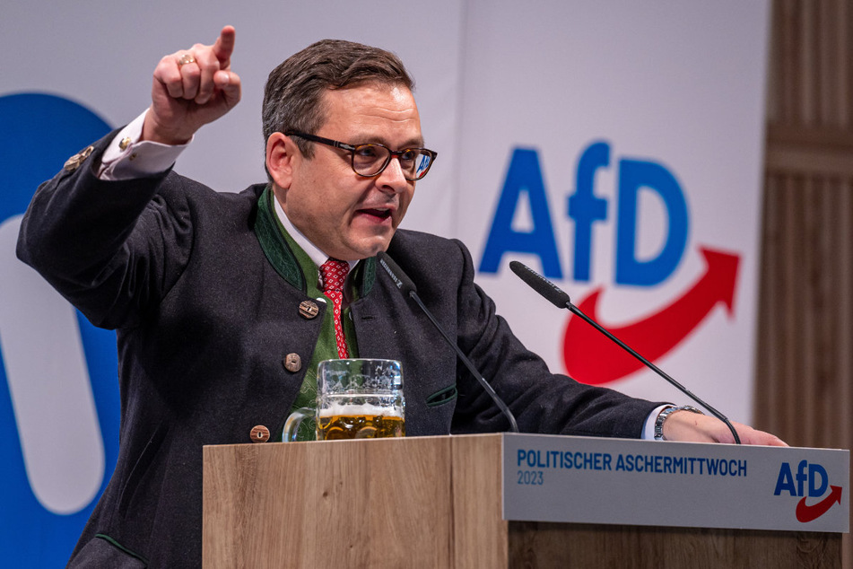 Der österreichische Rechtspopulist Gerald Grosz (46, BZÖ) hat als Gast der AfD Bayern am politischen Aschermittwoch offenbar den verbalen Bogen überspannt.