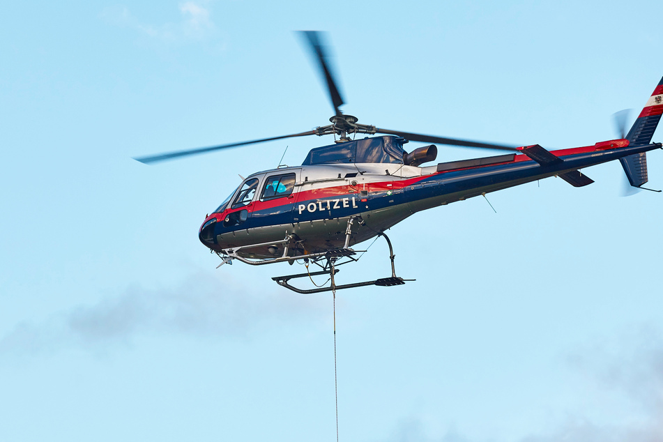 Mittels Tau am Polizei-Heli wurden die zwei Deutschen gerettet. (Symbolbild)