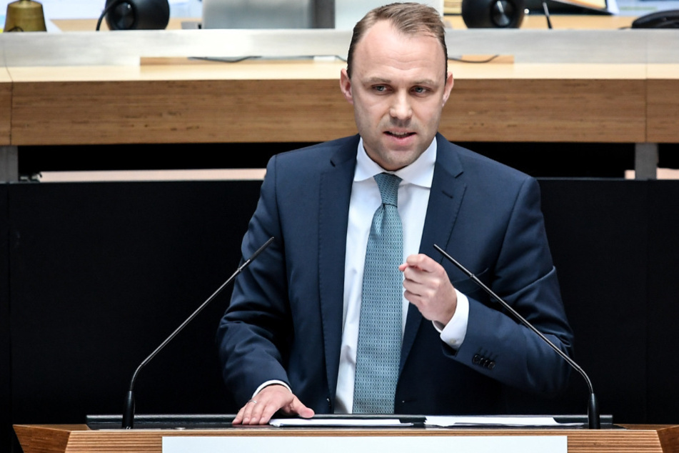 Sebastian Czaja (FDP) spricht bei der 56. Plenarsitzung im Berliner Abgeordnetenhaus zur Corona-Krise.