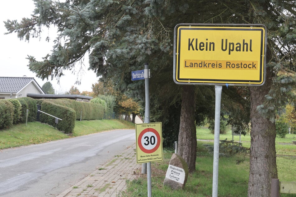 An einem Tümpel nahe Klein Upahl soll die Ex-Freundin des Vaters die Leiche gefunden haben.