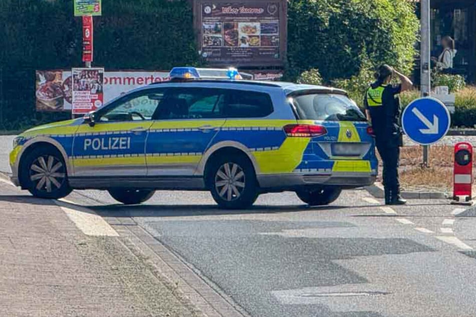 Mann durch Schüsse verletzt? Verdächtige auf der Flucht, Polizei sucht Zeugen