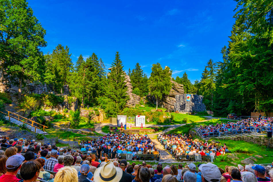 Vor dieser atemberaubenden Kulisse jetzt in Ehrenfriedersdorf wieder tolle Theaterstücke ansehen.