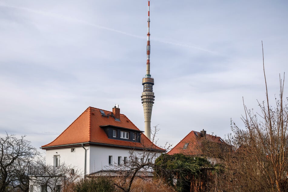 Die Partei "Die PARTEI" will den Fernsehturm ins Weltall schießen.