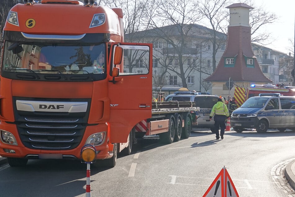 Die Polizei sucht nun nach Zeugen, die genauere Angaben zum Unfallhergang machen können.