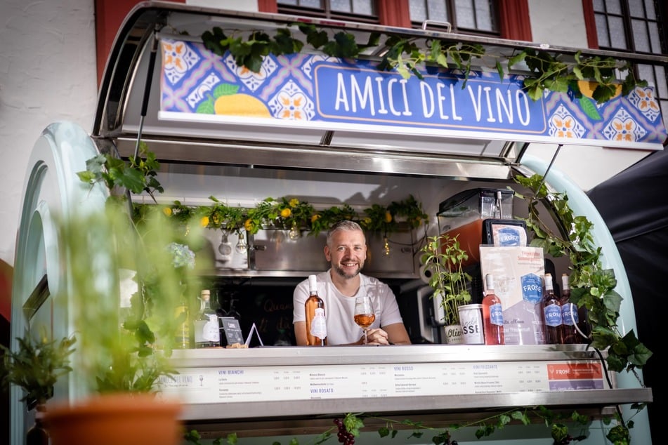Italienischen Wein gibt's bei Florian Freitag (38).