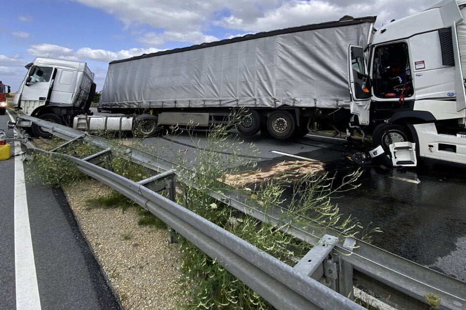 Zwei Lkw in Sachsen kollidiert: Rund 200.000 Euro Schaden!