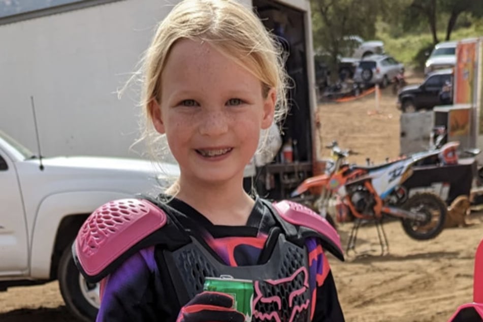 Brooke Carlton (†9) starb an den Folgen eines schweren Unfalls auf einer Motocross-Strecke.