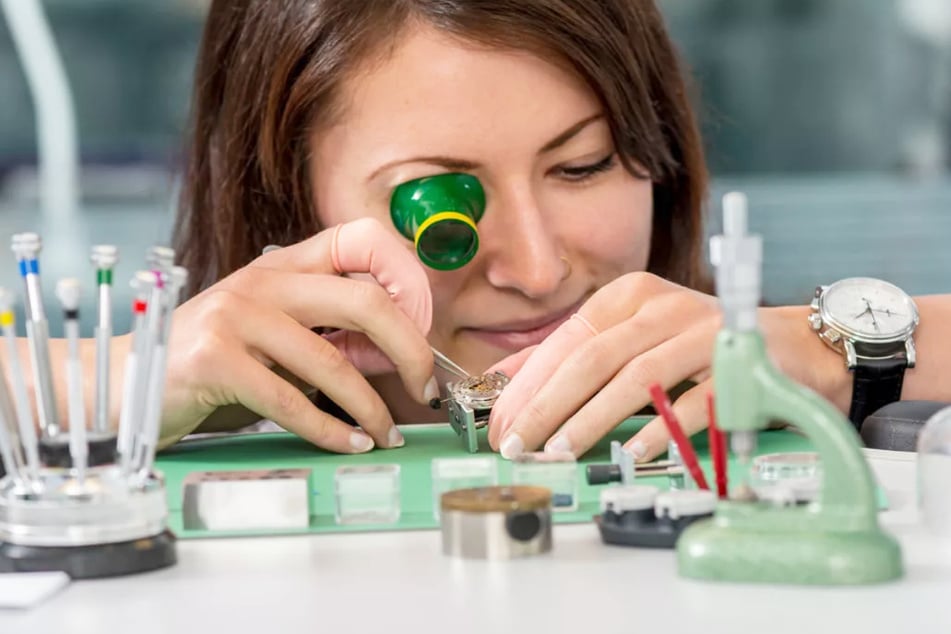 Alles aus einer Hand: In der Manufaktur von Mühle-Glashütte wird jedes Exemplar bis zur Perfektion geprüft.