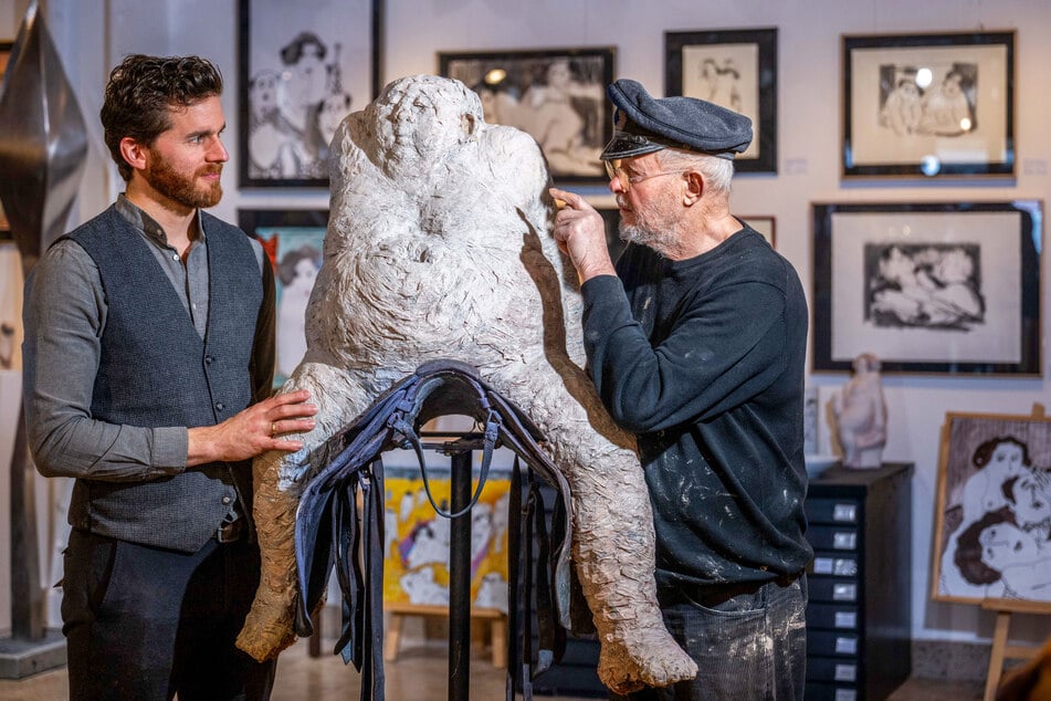 Vom 24. Mai bis 14. Juni 2025 sind Richters Arbeiten bei Benedikt Preis (35, l.) in der Galerie Schmidt-Rottluff ausgestellt.