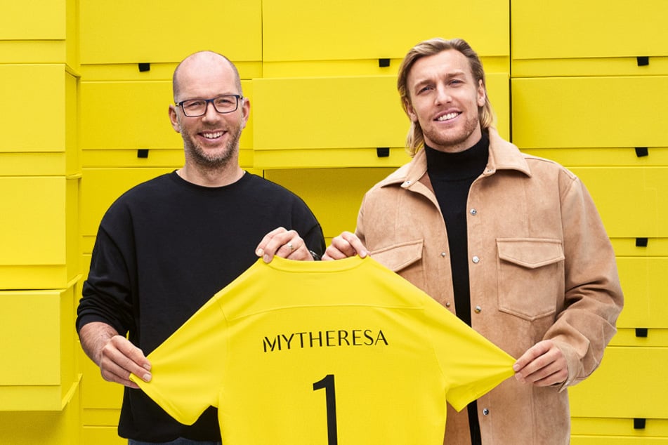 Mach’s wie Fußball-Star Emil Forsberg (re.) und werde Teil von #TeamMytheresa!