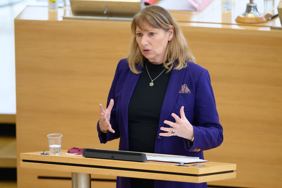 Sachsens Gesundheitsministerin Petra Köpping (62, SPD) wollte am Montag noch nicht von Entspannung bei den Coronazahlen in Sachsen sprechen.