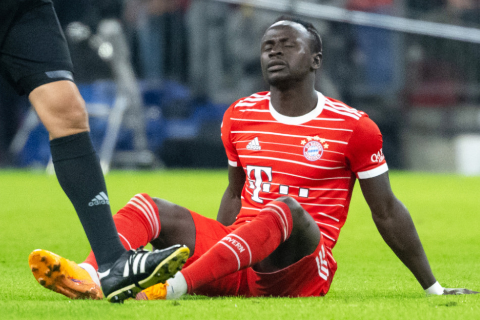 Sadio Mané (30) vom FC Bayern München hat sich im Spiel gegen den SV Werder Bremen verletzt, reist aber dennoch mit Senegal zur WM nach Katar.