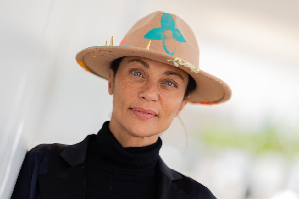 Lilly Becker (49) hat mit einer Geste klargemacht, was sie von ihrem Ex-Mann Boris (58, nicht im Bild) hält.