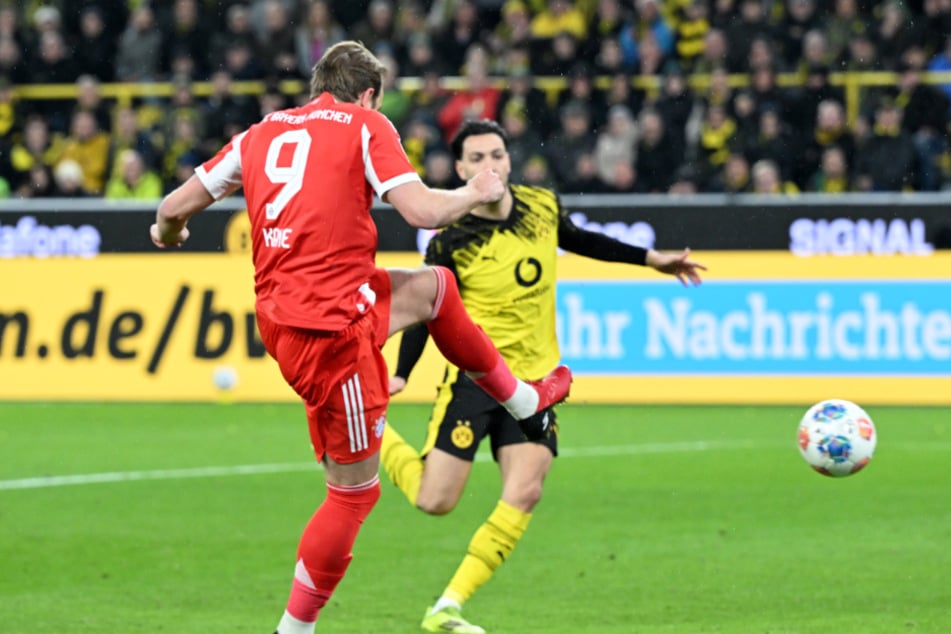 Harry Kane, wie man ihn kennt. Als Gnabry rüberlegt, lässt sich der Stürmer nicht lange bitten.