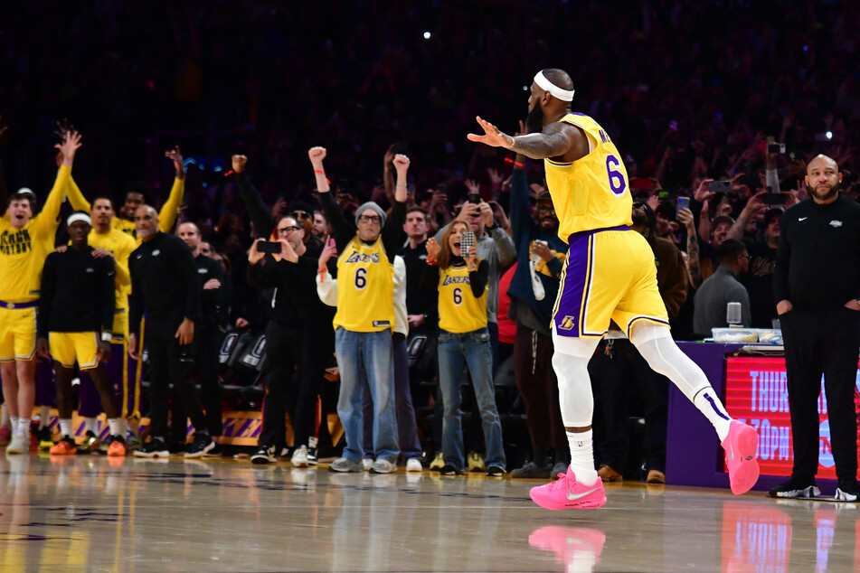 LeBron James celebrates after making the shot that took him past Kareem Abdul-Jabbar's all-time scoring record.