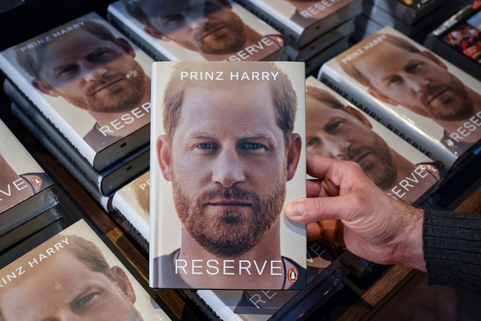 Prinz Harrys (38) umstrittene Biografie "Reserve" enthüllt jede Menge royale Details.