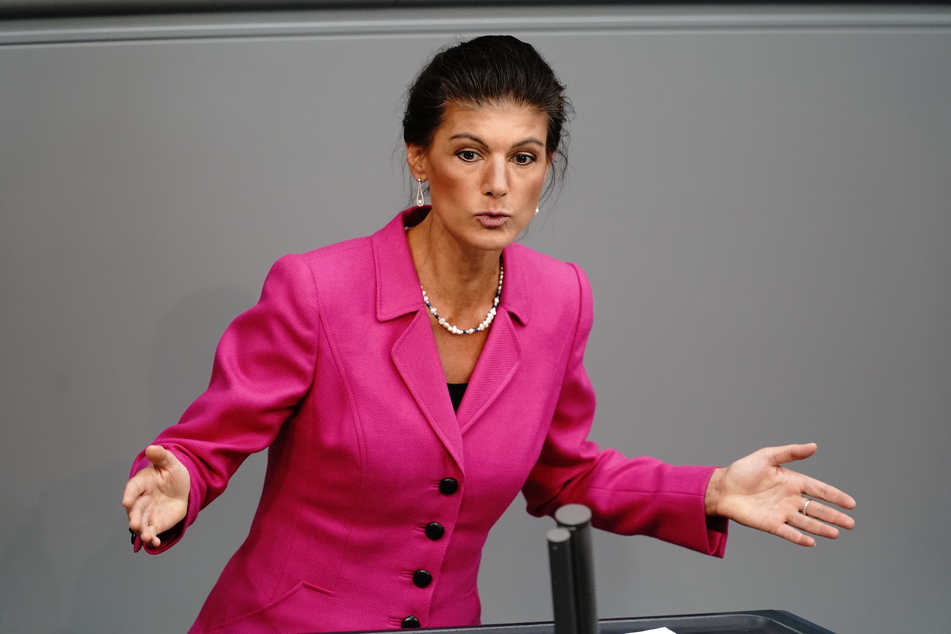 Sahra Wagenknecht (Linke, 52) hat sich wiederholt skeptisch gegenüber Corona-Impfstoffen geäußert.