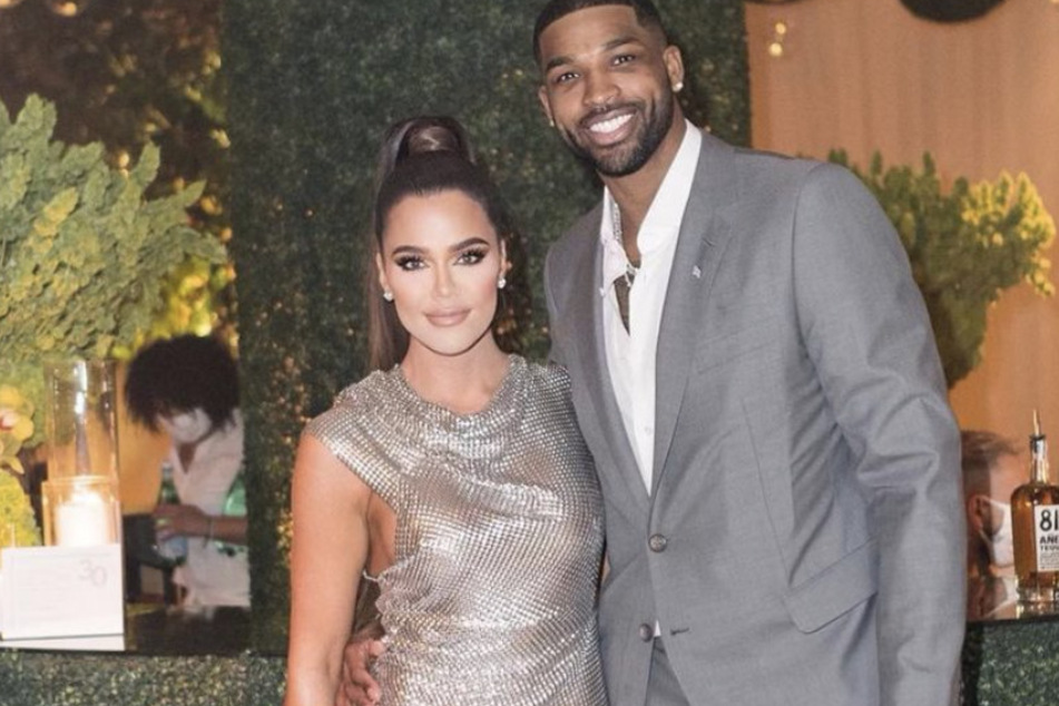 Khloé Kardashian (l.) has reportedly had a hard time dealing with Tristan Thompson's (r.) current paternity scandal.