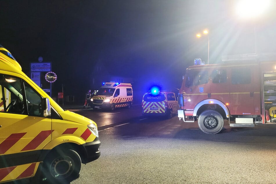 Im Einsatz waren neben Polizei auch Einsatzkräfte der Feuerwehr sowie Notarzt und Krankenwagen.