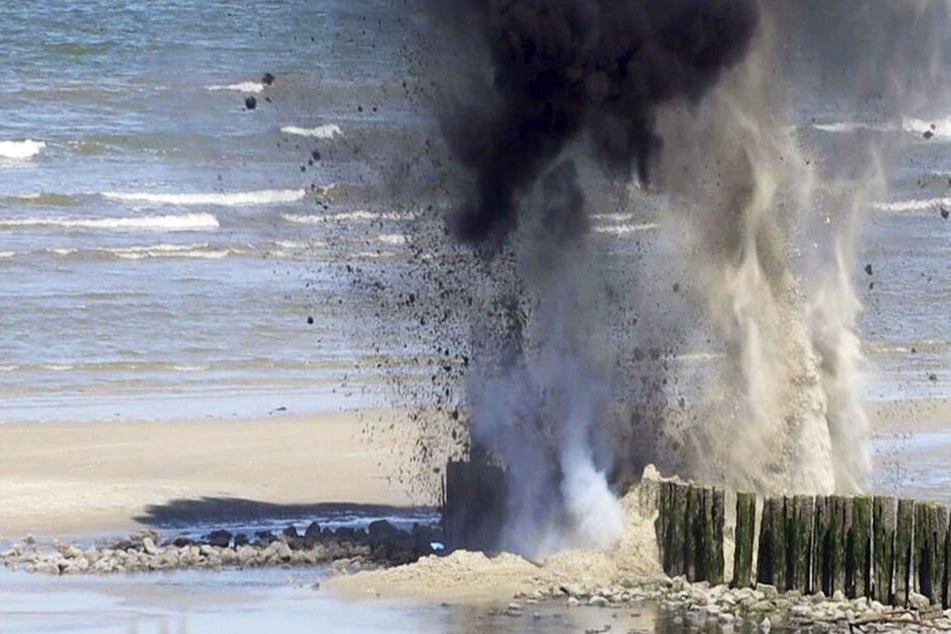 Mitten am Strand! Mine aus Zweitem Weltkrieg auf beliebter Nordsee-Insel gesprengt