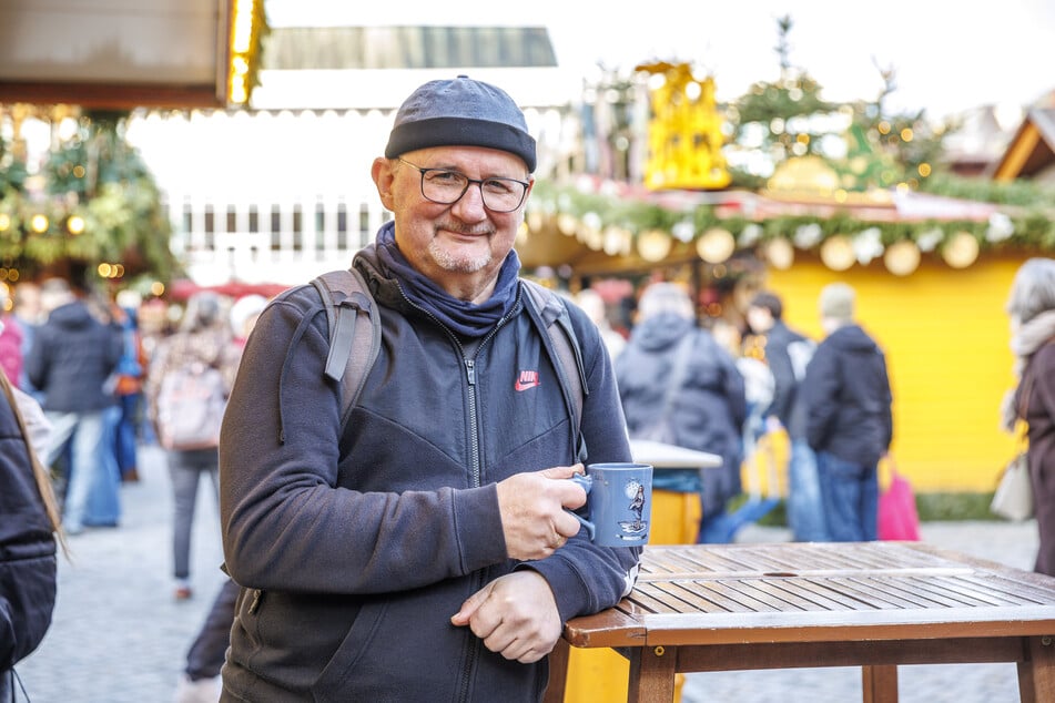 Besucher Bernd Suckut (66) findet gut, dass die Musik zentral gespielt wird, doch wünscht sich eine etwas stimmungsvollere Lautstärke.