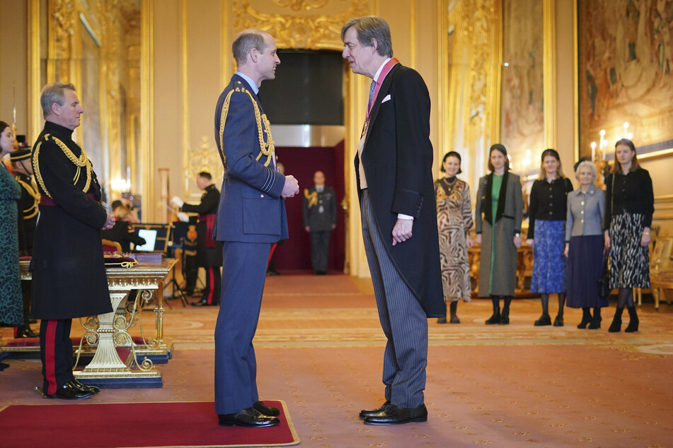 Prinz William mit Edward Harley, Vorsitzender des Gremiums für Akzeptanz in Form von Sachleistungen (AIL).