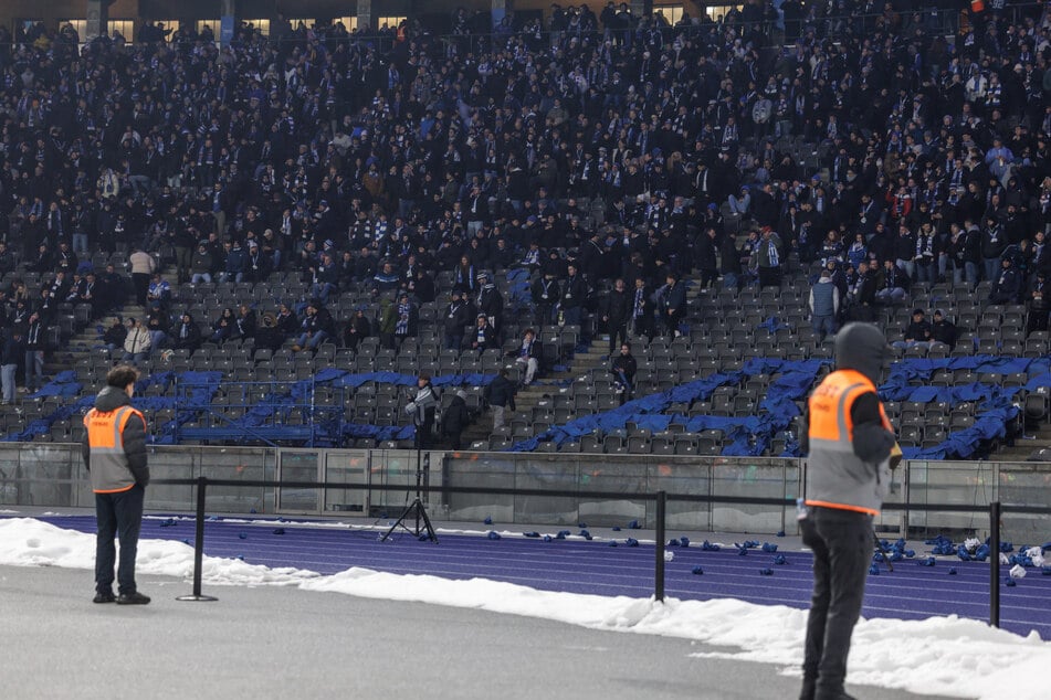 Die Ostkurve blieb nach dem umstrittenen Polizeieinsatz in Teilen leer.