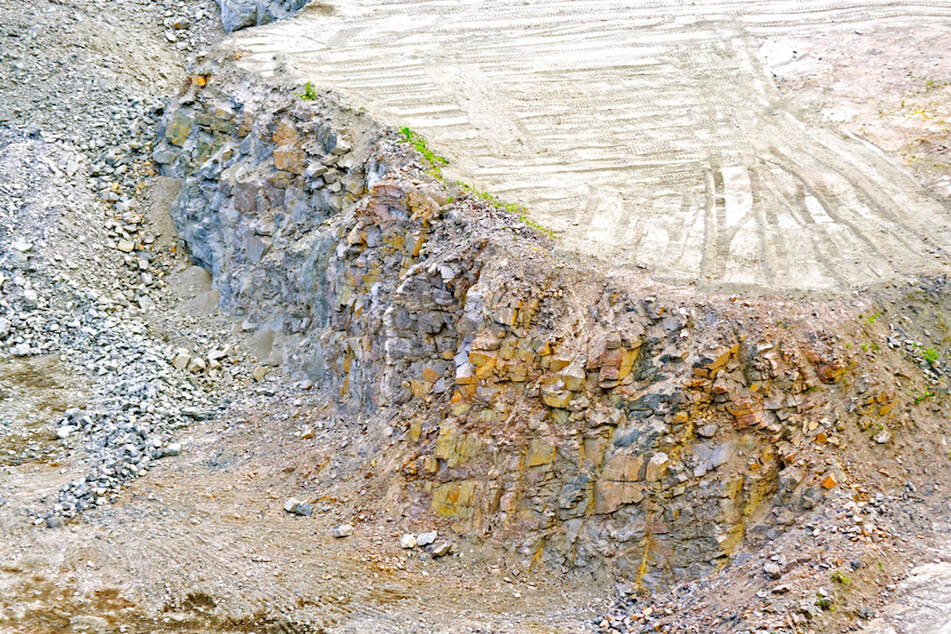 In einem Granit-Steinbruch in der Oberpfalz mussten Zehntausende Menschen Zwangsarbeiten. (Symbolbild)