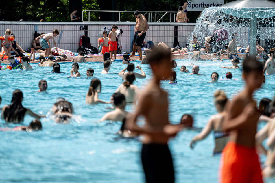 In einem Magdeburger Spaßbad kam es am Samstag zu sexuellen Übergriffen. (Symbolbild)