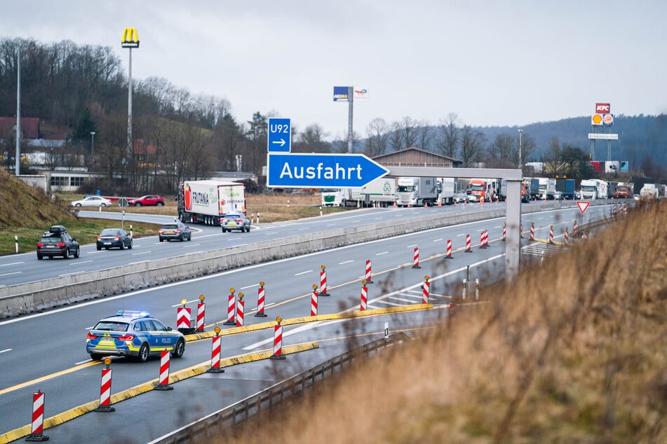 Die Auffahrt Siebengebirge der A3 wird bis Herbst dicht gemacht und der Verkehr umgeleitet. (Symbolbild)