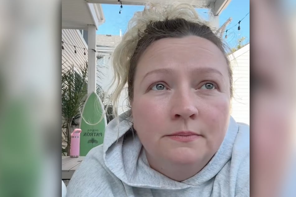 Katthy Denmans Tochter stieß einen teuren und schweren Tisch im Café um.
