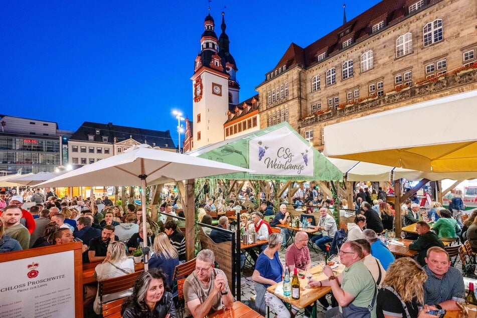 Am Eröffnungswochenende zählten die Veranstalter des Chemnitzer Weinfestes rund 25.000 Gäste - Rekord!