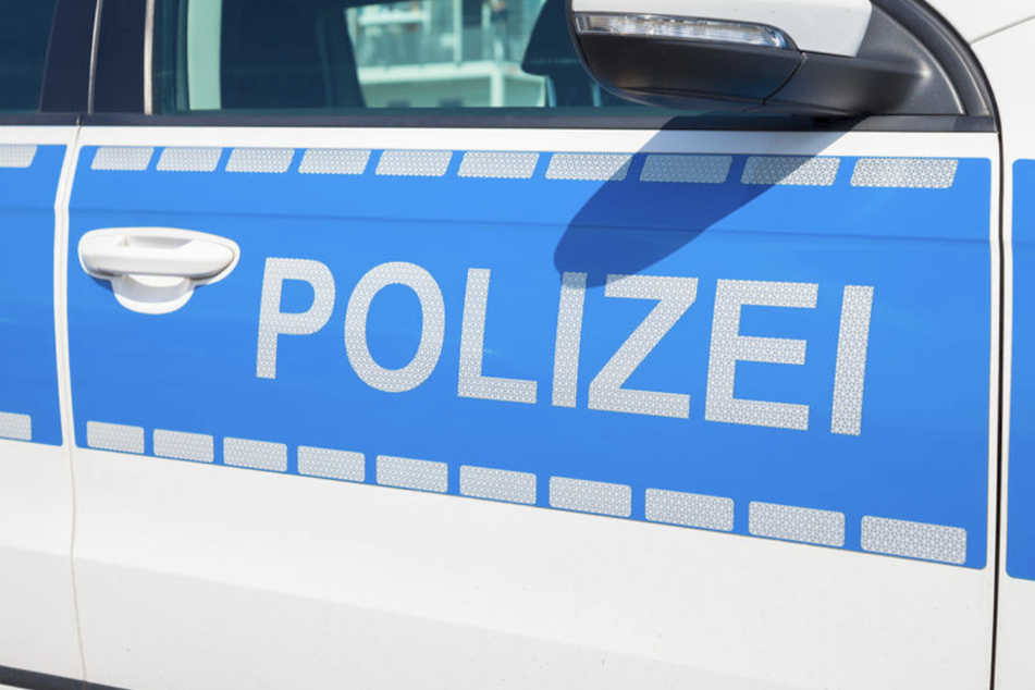 Die Polizei hat den 20-Jährigen festgenommen und eine Mordkommission einberufen. (Symbolbild)