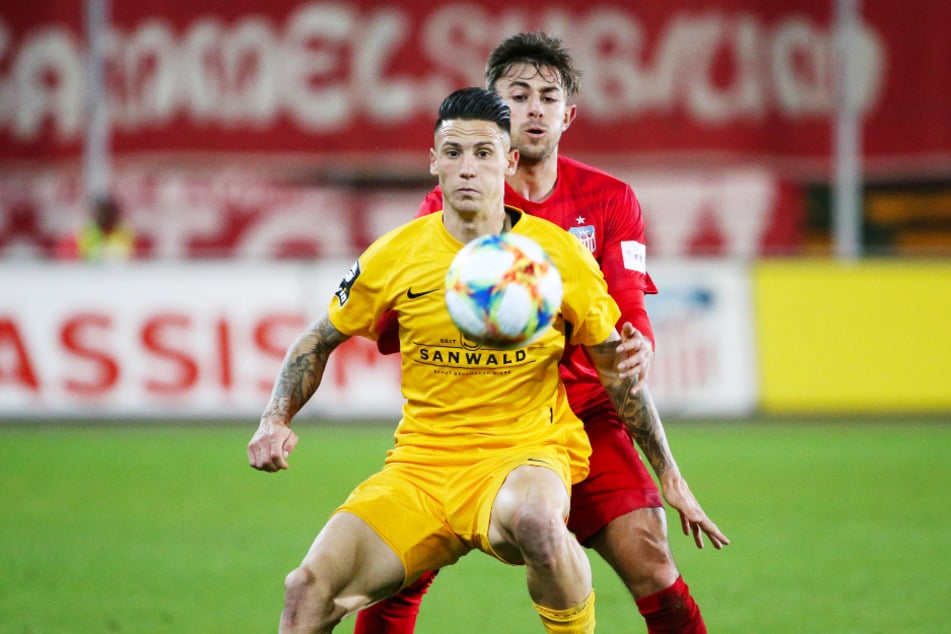 Panagiotis Vlachodimos (v.) im Spiel der Großaspacher gegen Zwickau. Auf den FSV tritt er nun wieder.