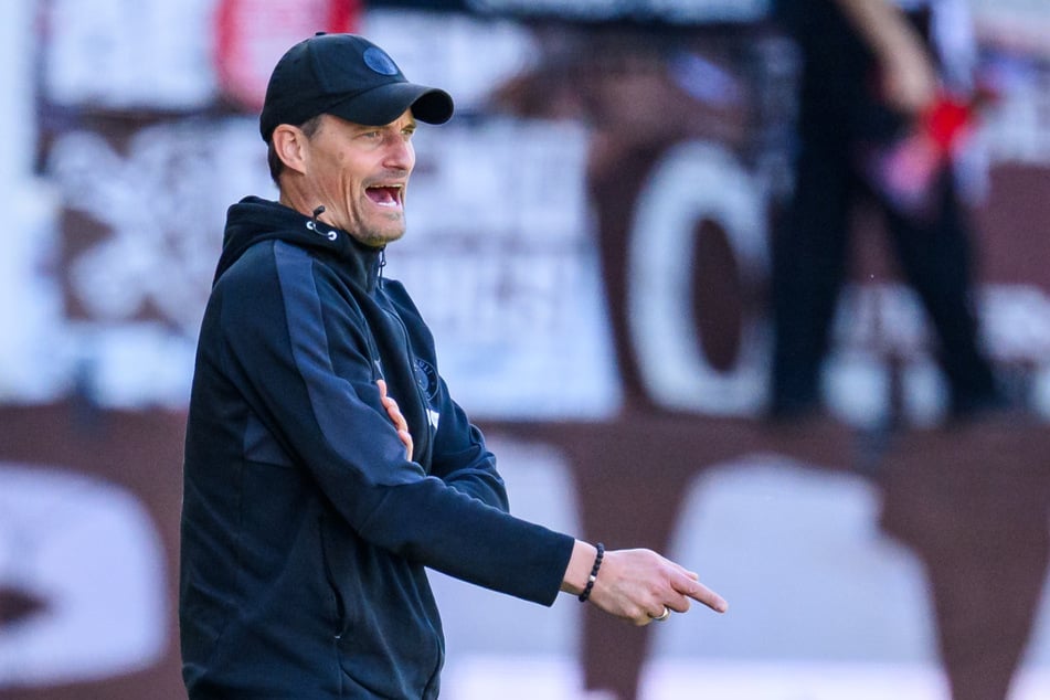 St. Paulis Trainer Alexander Blessin konnte mit dem Auftritt seiner Elf nicht zufrieden sein.