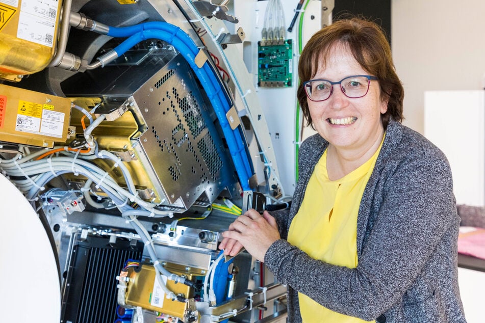 Direktorin Mechthild Krause (49) freut sich, dass Mitte Juli die ersten Patienten mit dem CT gescannt werden.