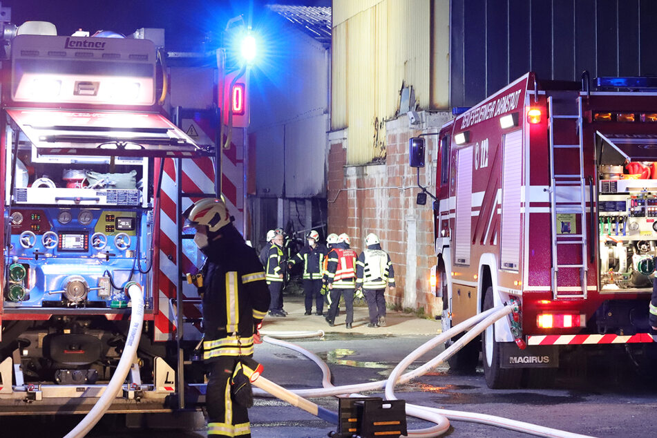 Brand in Darmstadt-Eberstadt: Kräfte der Berufsfeuerwehr und der Freiwilligen Feuerwehr kamen zum Einsatz.
