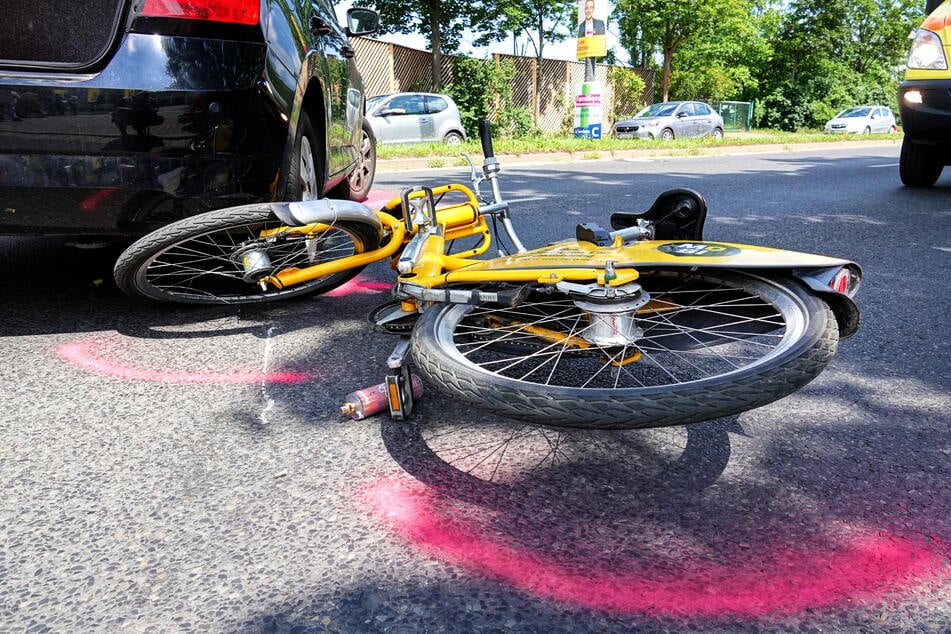 Die Fahrradfahrerin (23) wurde vom Autofahrer erfasst und dadurch schwer verletzt.