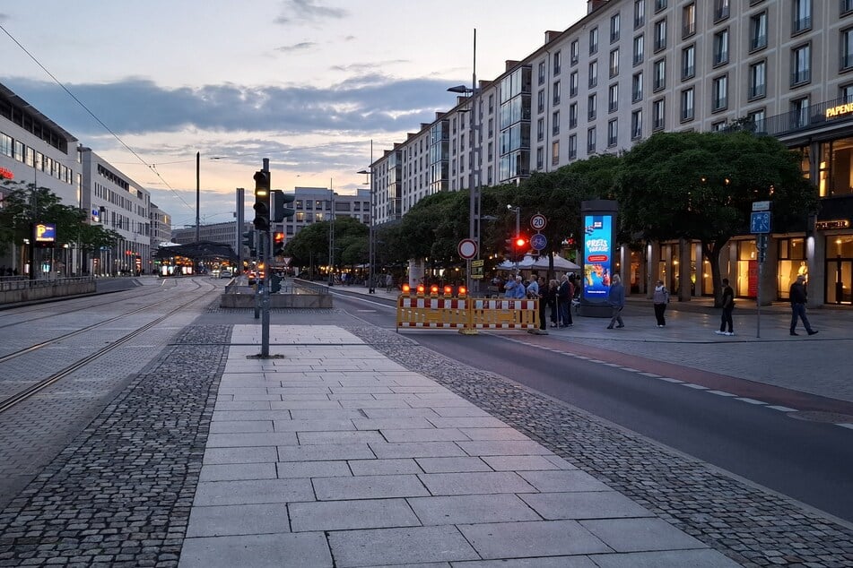 Die Wilsdruffer Straße war ab dem Altmarkt bis zum Postplatz zeitweise gesperrt.