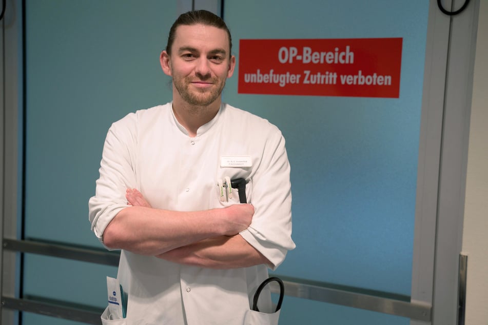 Unfallchirurg Hans Christoph Vonderlind kommt während seiner Schichten kaum zur Ruhe.