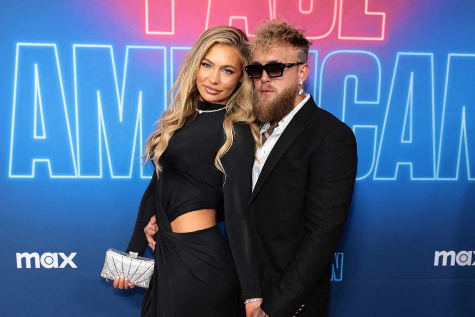 Jutta Leerdam (27, l.) und Jake Paul (29) in New York bei der Premiere der Fernsehserie "Paul American".