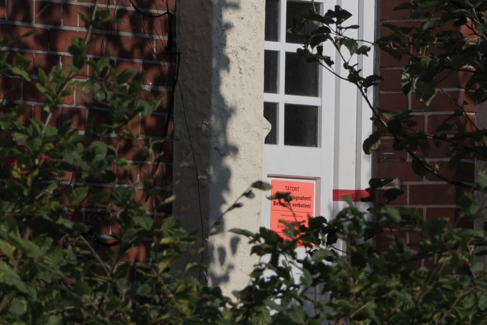 In Brunsbüttel ermittelt die Polizei nach dem Tod eines vier Monate alten Säuglings gegen die Eltern.