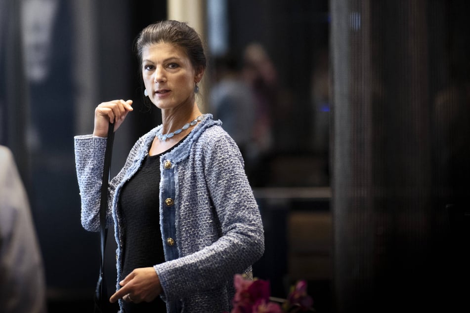 Das Bündnis von Sahra Wagenknecht (56) vertritt politisch linke und rechte Positionen.