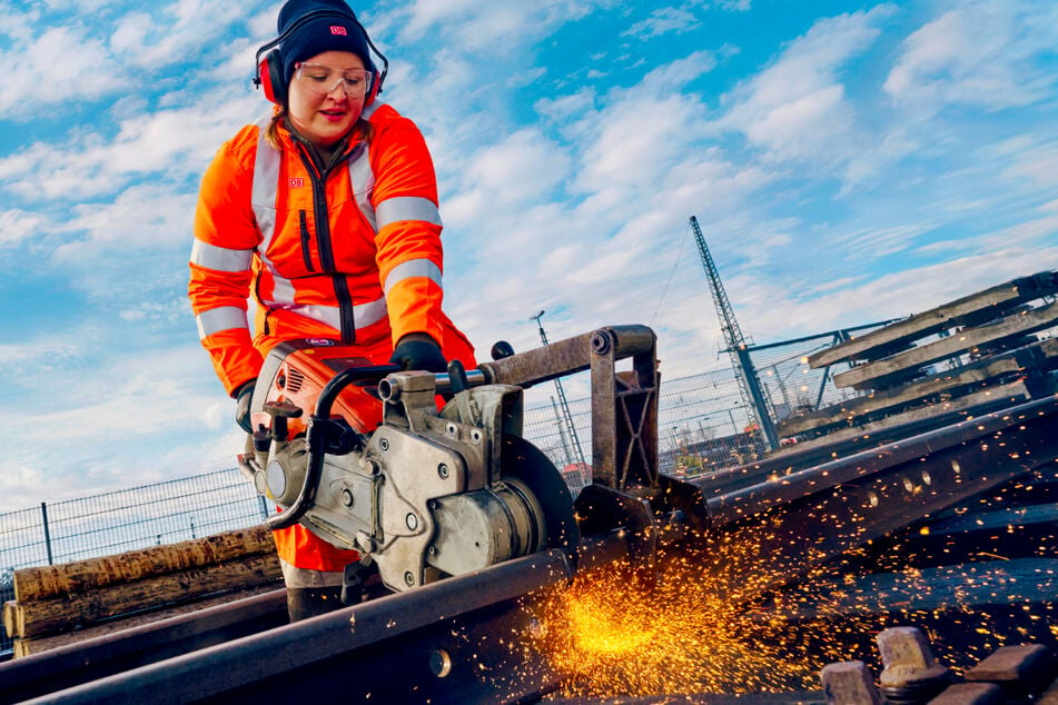 Freu Dich auf ein tolles Team, spannende Jobs und viele Mitarbeiterangebote bei der Deutschen Bahn in Berlin.