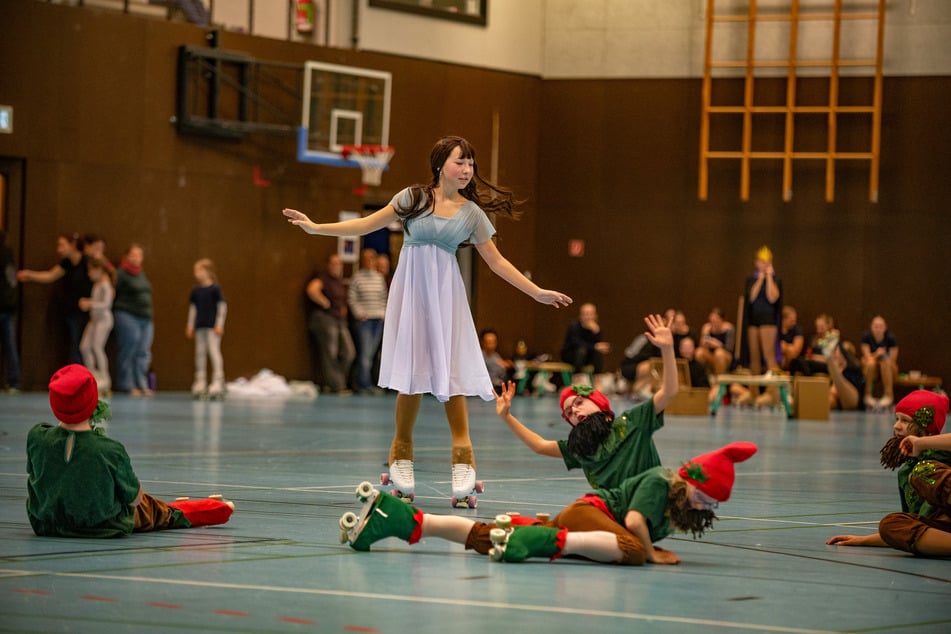 Spielerisch und musikalisch wird das Märchen erzählt.